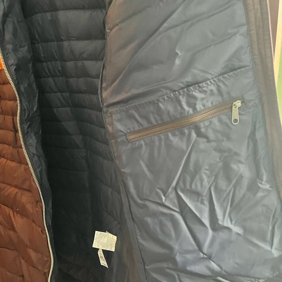 Cotopaxi Burgundy Puffer Coat with Insulated Warmth - Picture 4 of 6